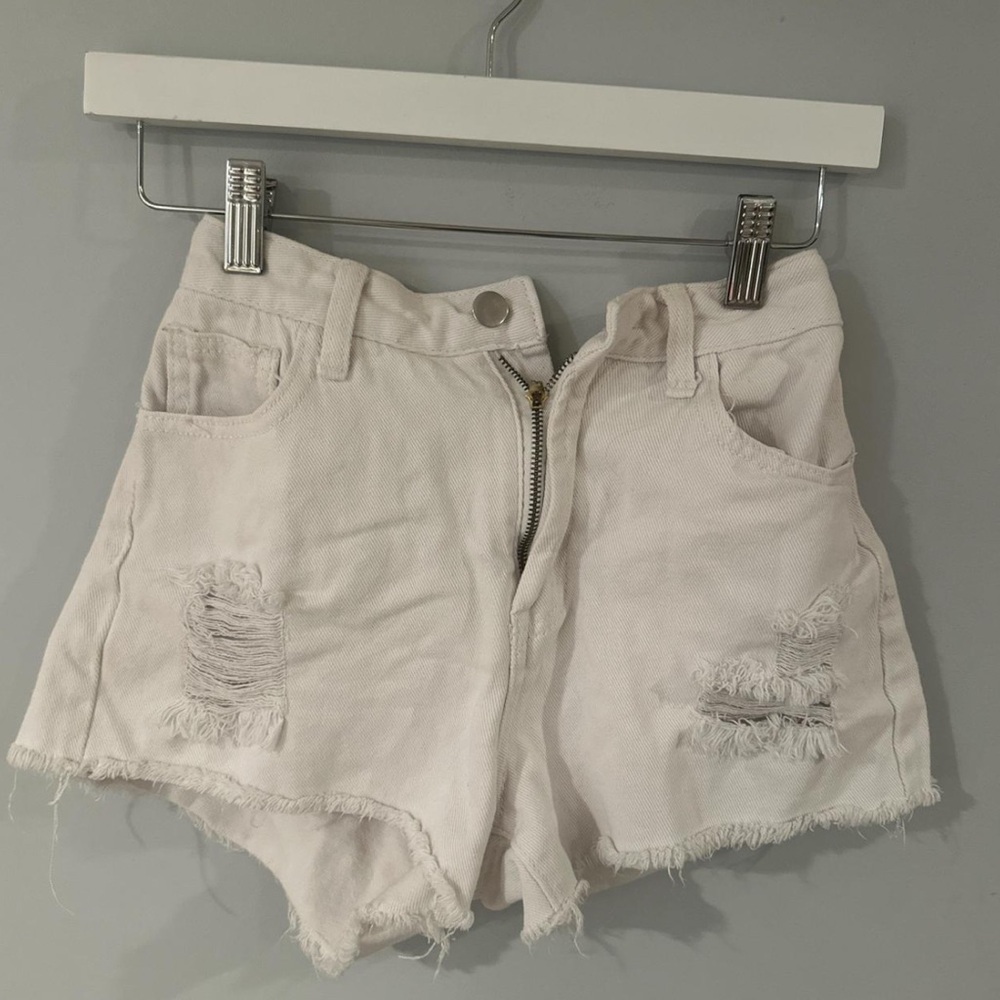 Stylish Cream Distressed Women Shorts
